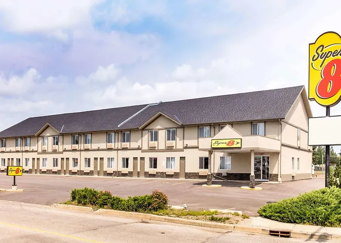 Super 8 By Wyndham Strathmore