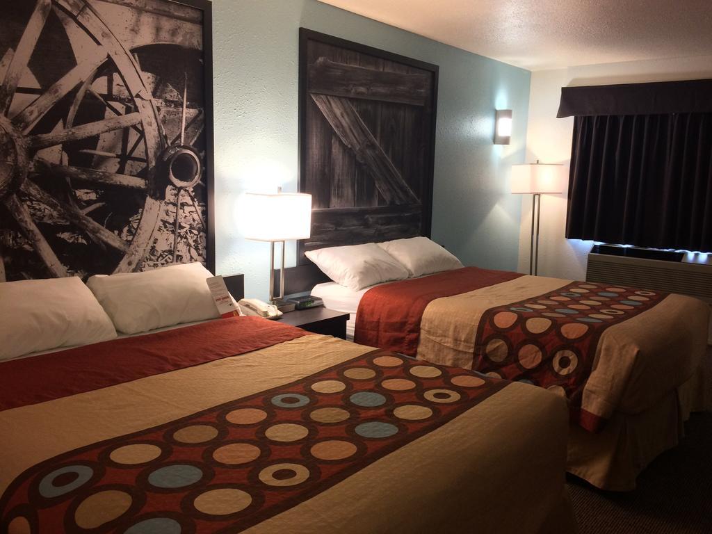 Hotel Super 8 By Wyndham Strathmore