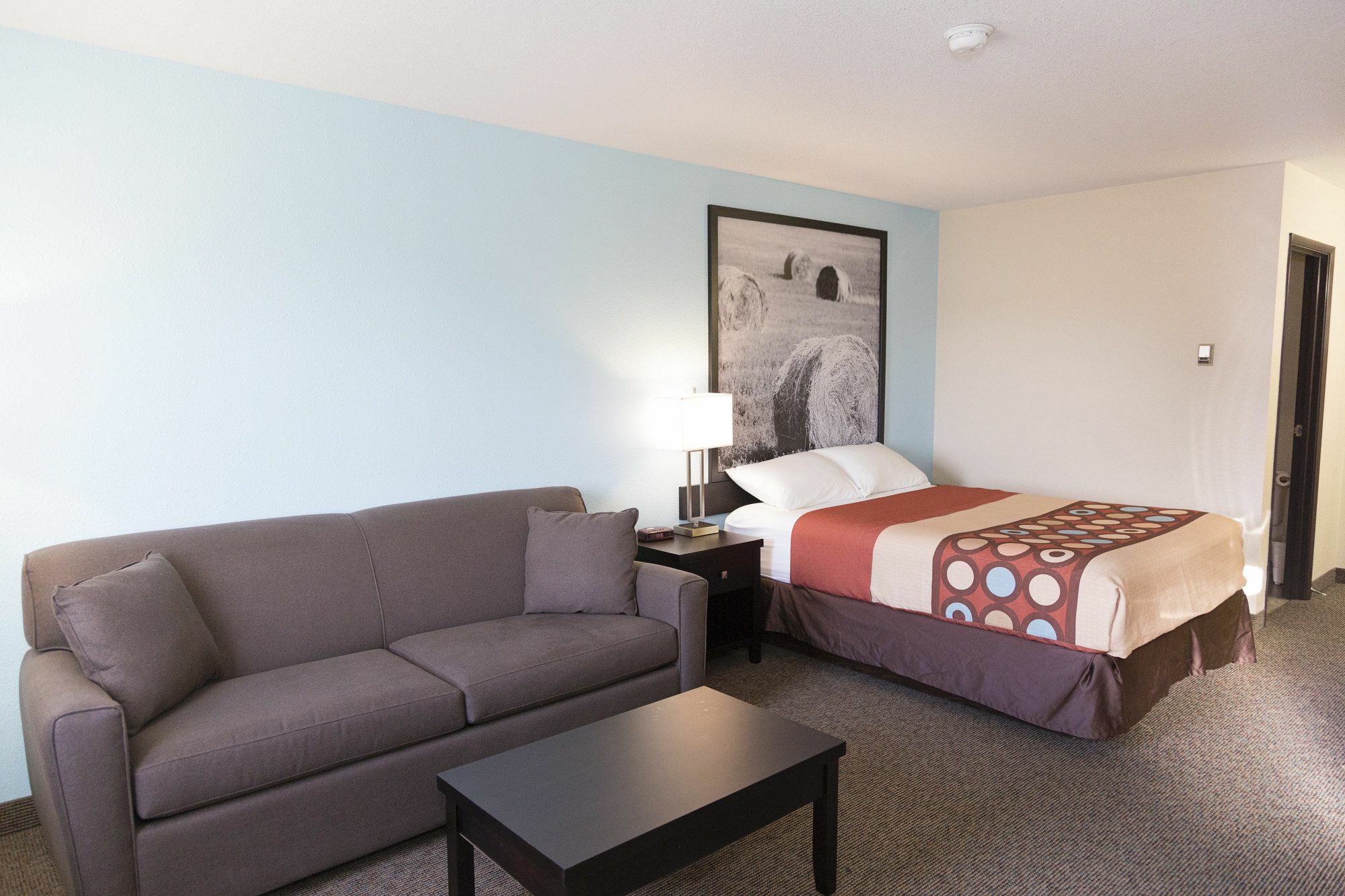 Super 8 By Wyndham Strathmore