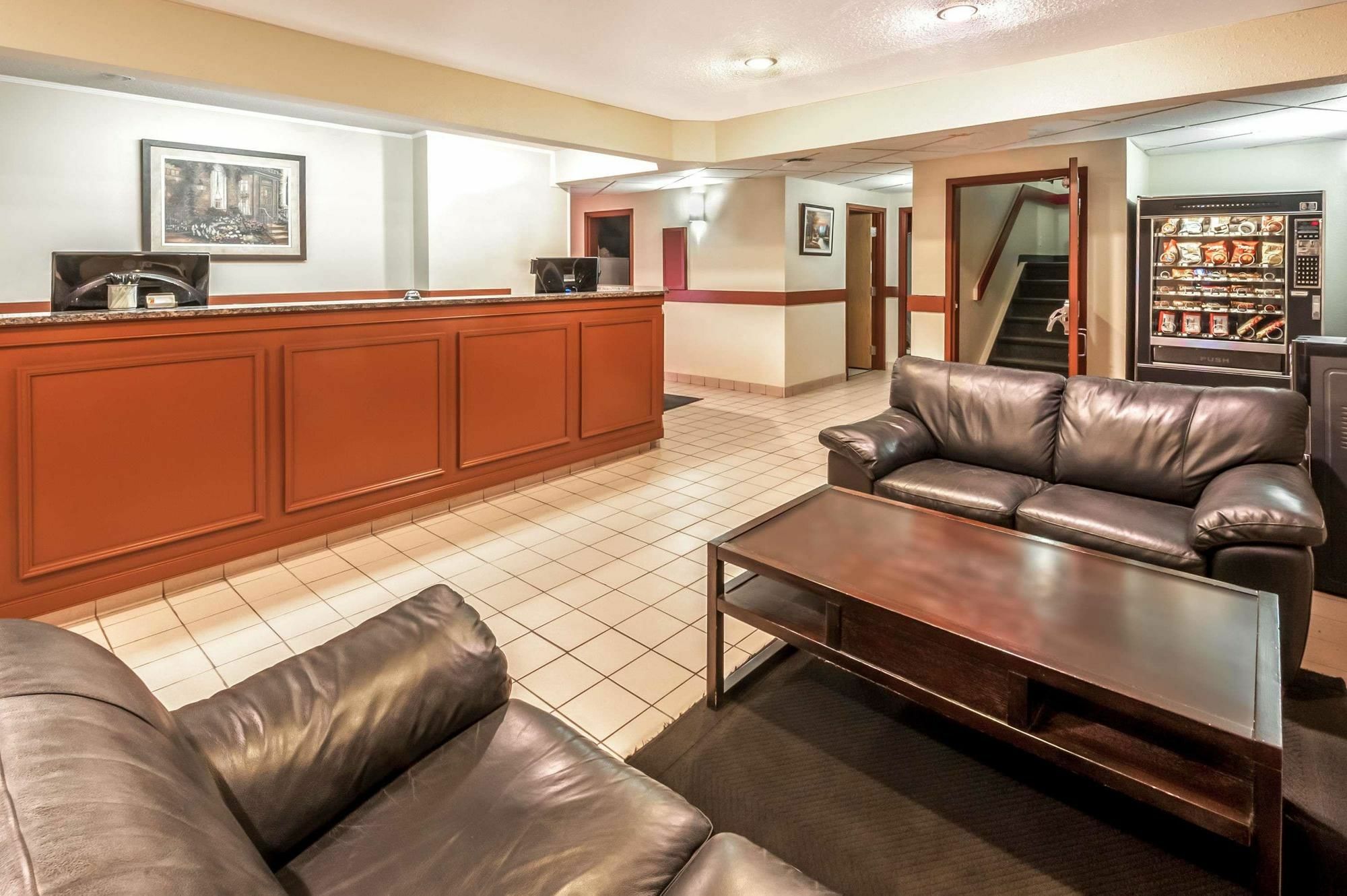 Super 8 By Wyndham Hotel 2*