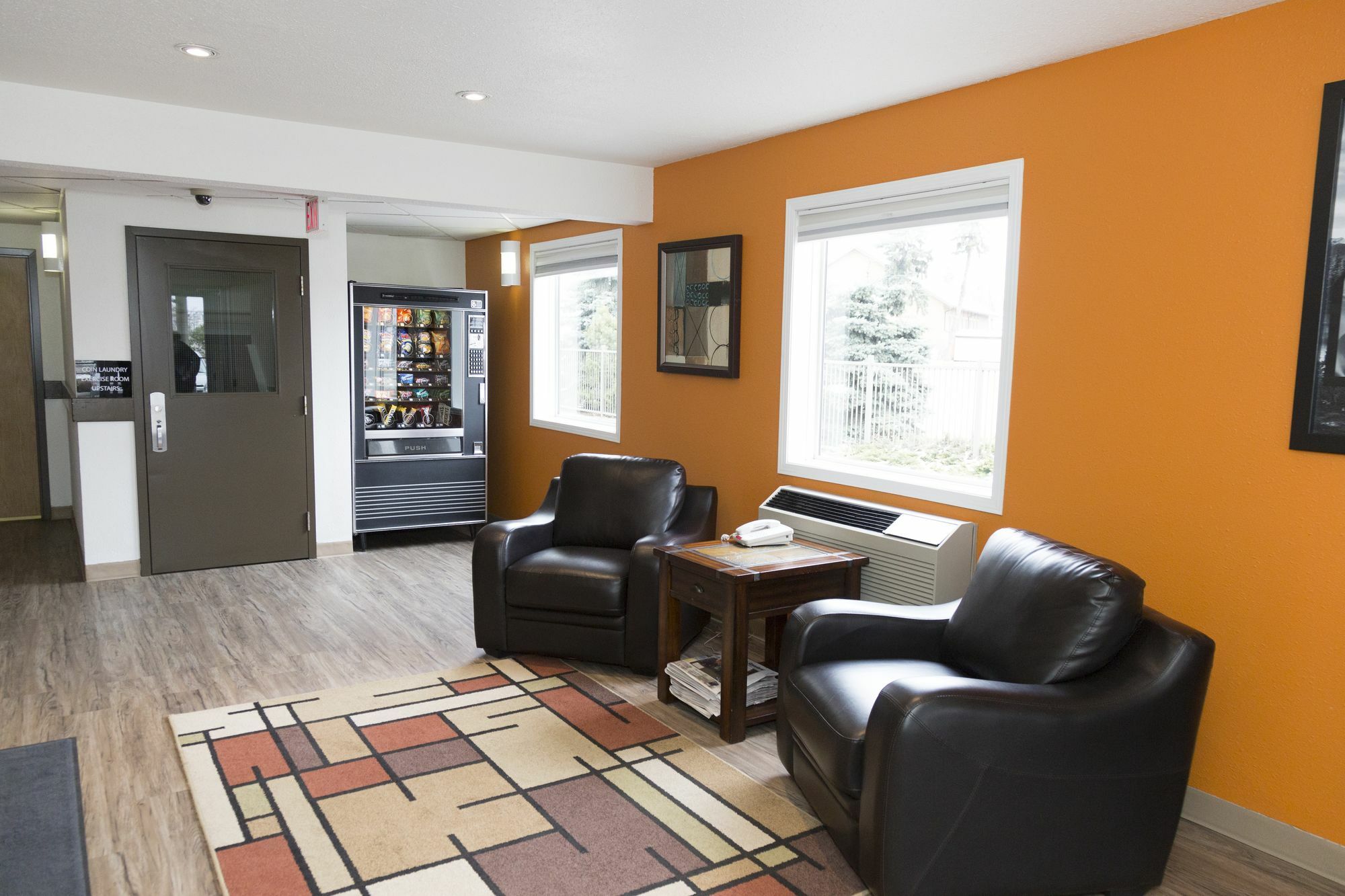 Hotel Super 8 By Wyndham Strathmore