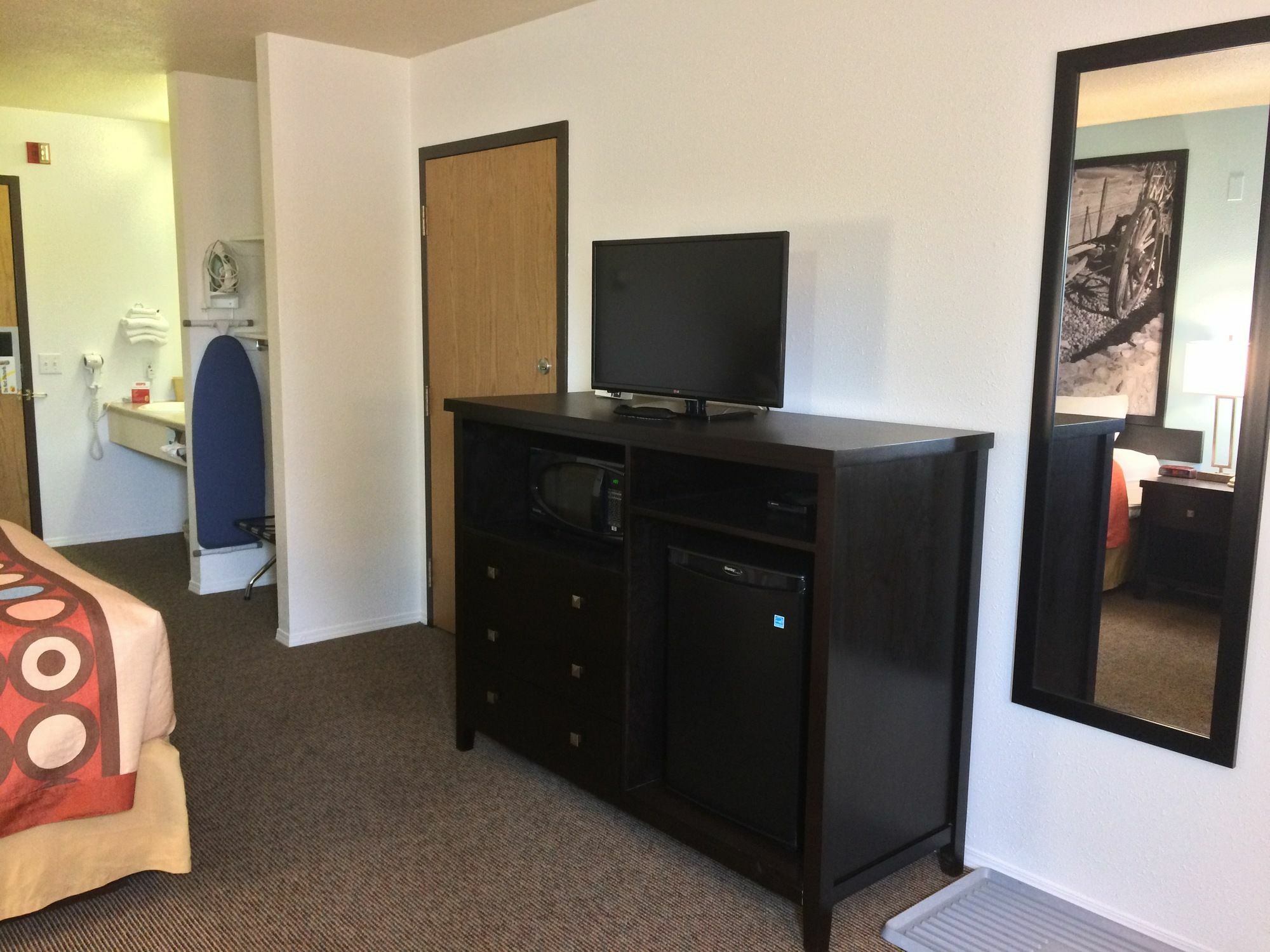 Super 8 By Wyndham Hotel