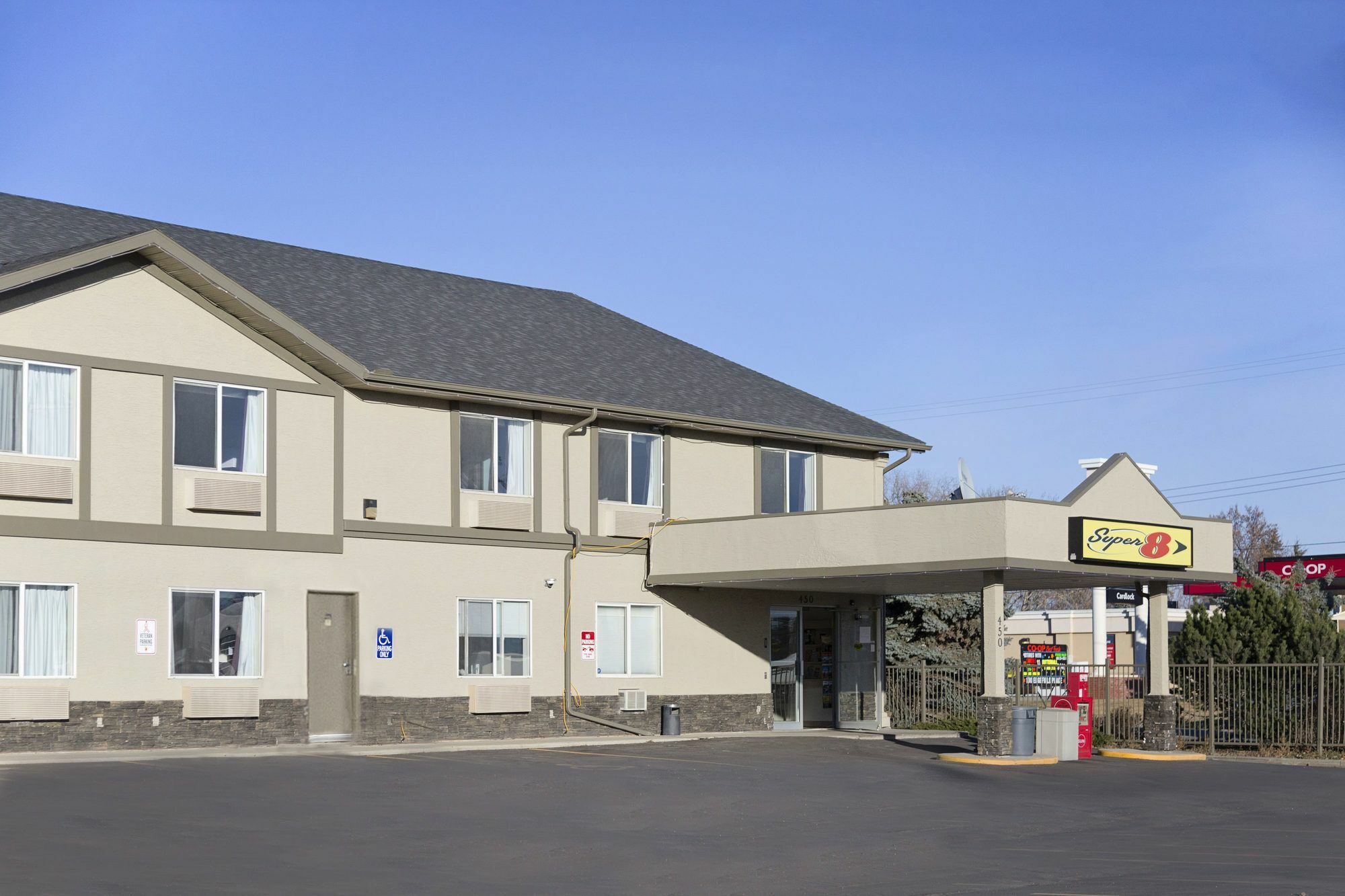 Super 8 By Wyndham Strathmore